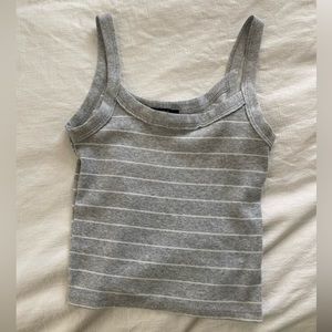 gray tank top